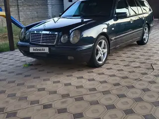 Mercedes-Benz E 320