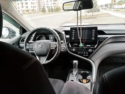 Toyota Camry 2021 года за 12 800 000 тг. в Астана – фото 5