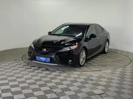 Toyota Camry 2020 года за 9 990 000 тг. в Алматы