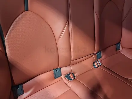Toyota Camry 2020 года за 9 990 000 тг. в Алматы – фото 16