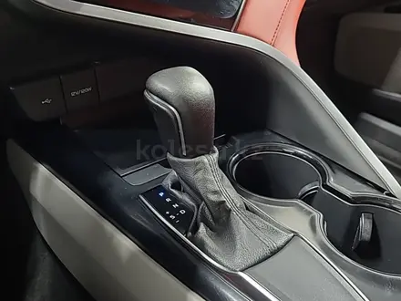 Toyota Camry 2020 года за 9 990 000 тг. в Алматы – фото 19
