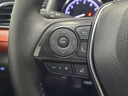 Toyota Camry 2020 года за 9 990 000 тг. в Алматы – фото 22