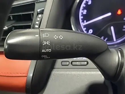 Toyota Camry 2020 года за 9 990 000 тг. в Алматы – фото 24
