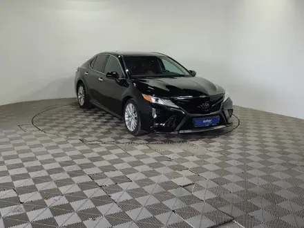 Toyota Camry 2020 года за 9 990 000 тг. в Алматы – фото 3