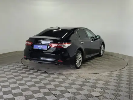 Toyota Camry 2020 года за 9 990 000 тг. в Алматы – фото 5