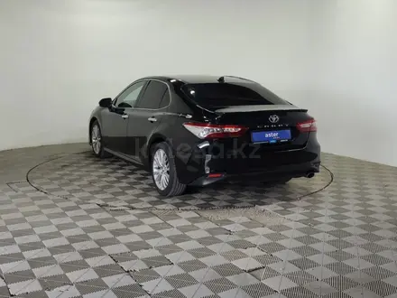 Toyota Camry 2020 года за 9 990 000 тг. в Алматы – фото 7