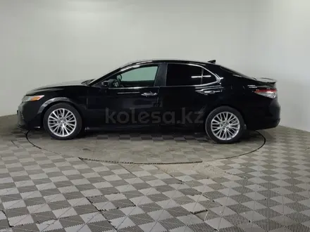 Toyota Camry 2020 года за 9 990 000 тг. в Алматы – фото 8