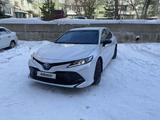 Toyota Camry 2020 года за 13 500 000 тг. в Усть-Каменогорск – фото 2