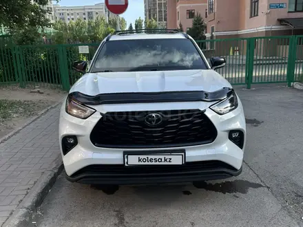Toyota Highlander 2023 года за 23 500 000 тг. в Астана