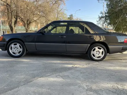 Mercedes-Benz E 300 1991 года за 3 000 000 тг. в Шымкент