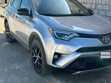 Toyota RAV4 2016 года за 9 300 000 тг. в Жанаозен – фото 5