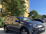 Toyota RAV4 2017 года за 10 500 000 тг. в Актау – фото 2