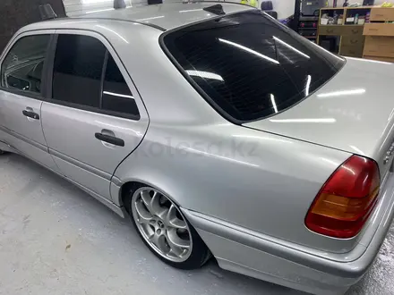 Mercedes-Benz C 200 1997 года за 3 500 000 тг. в Астана