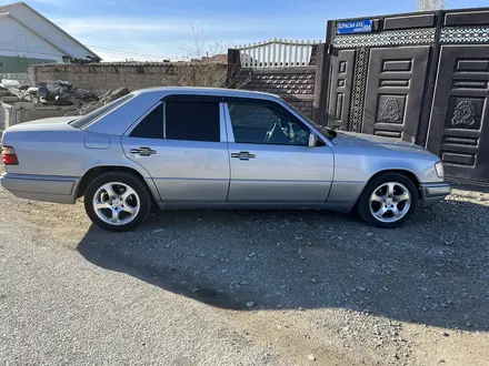 Mercedes-Benz E 220 1995 года за 3 300 000 тг. в Кызылорда – фото 4