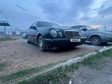 Mercedes-Benz E 230 1997 года за 2 900 000 тг. в Державинск – фото 2