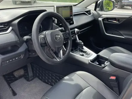 Toyota RAV4 2020 года за 13 900 000 тг. в Актобе – фото 13