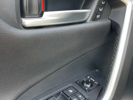 Toyota RAV4 2020 года за 13 900 000 тг. в Актобе – фото 14