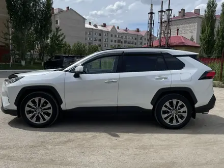 Toyota RAV4 2020 года за 13 900 000 тг. в Актобе – фото 3