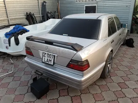 Тюнинг спойлер для Mercedes Benz w124 за 40 000 тг. в Караганда – фото 13