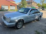 Mercedes-Benz E 230 1996 года за 2 400 000 тг. в Астана – фото 2