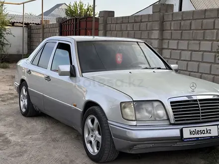 Mercedes-Benz E 220 1994 года за 2 000 000 тг. в Шу – фото 2