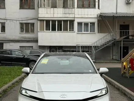 Toyota Camry 2024 года за 15 890 000 тг. в Алматы