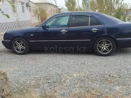 Mercedes-Benz E 320 1998 года за 3 300 000 тг. в Туркестан – фото 3