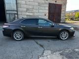 Toyota Camry 2020 года за 15 500 000 тг. в Караганда – фото 4