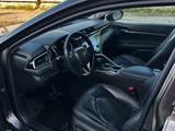Toyota Camry 2020 года за 15 500 000 тг. в Караганда – фото 5