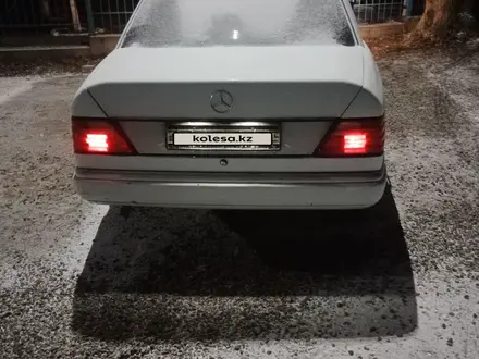 Mercedes-Benz E 230 1991 года за 1 000 000 тг. в Шымкент – фото 2