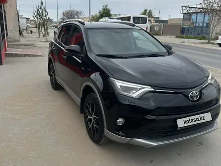 Toyota RAV4 2017 года за 13 200 000 тг. в Актау