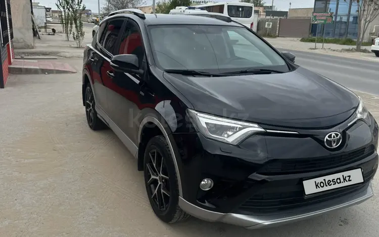Toyota RAV4 2017 года за 13 200 000 тг. в Актау