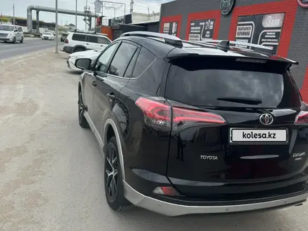 Toyota RAV4 2017 года за 13 200 000 тг. в Актау – фото 3