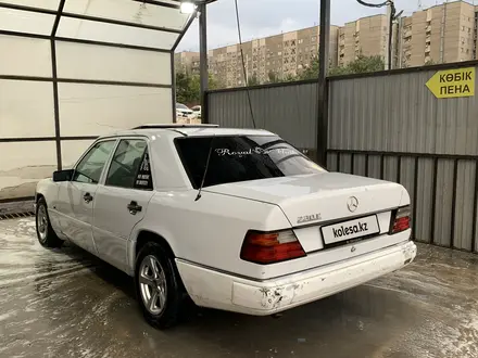 Mercedes-Benz E 230 1993 года за 650 000 тг. в Алматы – фото 5