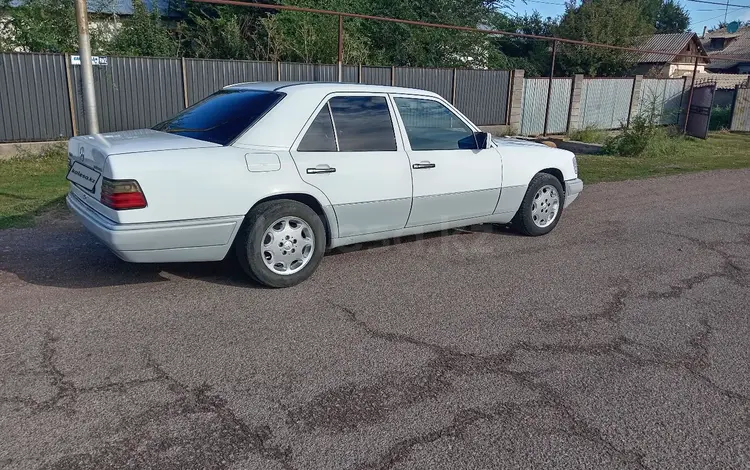 Mercedes-Benz E 220 1992 года за 1 500 000 тг. в Алматы