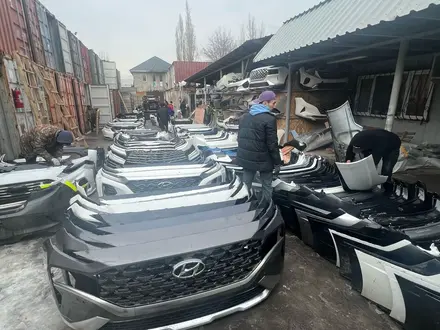 Бампер фара фонарь телевизор капот решетка Kia Hyundai за 1 000 тг. в Астана