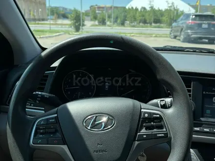 Hyundai Elantra 2018 года за 5 500 000 тг. в Уральск – фото 9