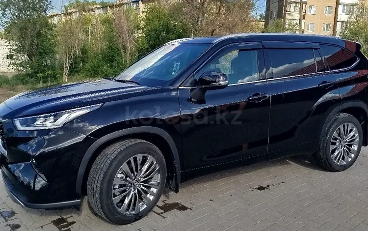 Toyota Highlander 2023 года за 23 500 000 тг. в Астана
