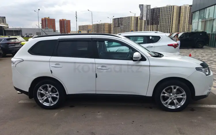 Mitsubishi Outlander 2014 года за 8 000 000 тг. в Астана