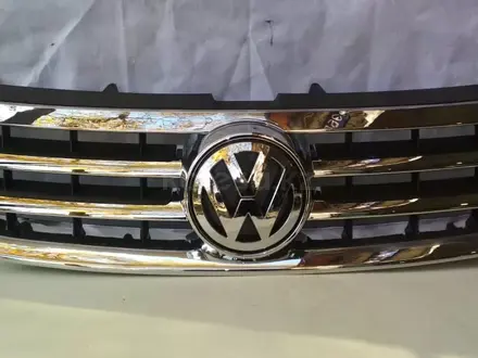 Решётка радиатора на Volkswagen Touareg за 40 000 тг. в Алматы