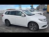 Mitsubishi Outlander 2022 года за 11 500 000 тг. в Уральск – фото 2