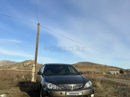 Toyota Camry 2005 года за 5 900 000 тг. в Улкен Нарын – фото 2