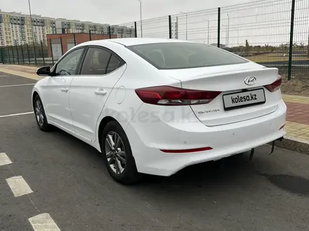 Hyundai Elantra 2018 года за 7 200 000 тг. в Атырау – фото 16