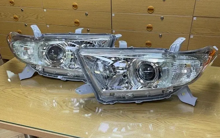 Фара Toyota Highlander за 45 000 тг. в Алматы
