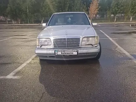 Mercedes-Benz E 220 1995 года за 2 600 000 тг. в Кызылорда – фото 3