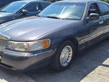 Lincoln Town Car 2001 года за 6 800 000 тг. в Шымкент – фото 2