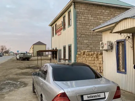 Mercedes-Benz S 320 2001 года за 3 200 000 тг. в Актау – фото 2