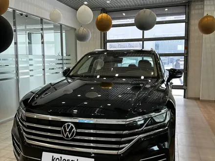 Volkswagen Touareg 2022 года за 27 990 000 тг. в Костанай