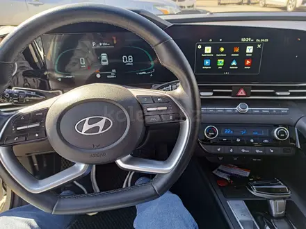 Hyundai Elantra 2023 года за 7 800 000 тг. в Уральск – фото 3