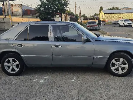 Mercedes-Benz E 230 1990 года за 1 800 000 тг. в Тараз – фото 20